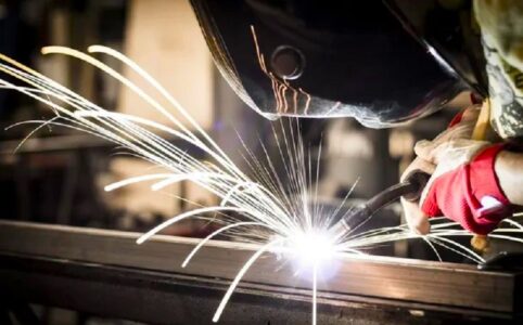 What are the benefits of custom metal fabrication services